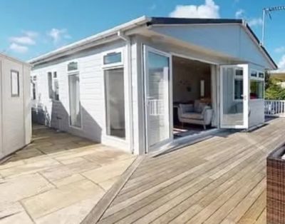 3 bed seafront chalet, pet friendly